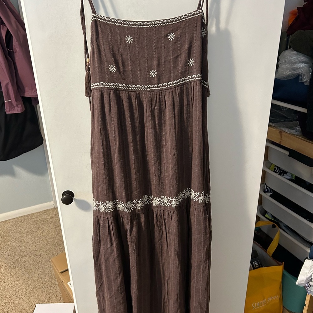 AE Empire Waist Embroidered
Midi Dress